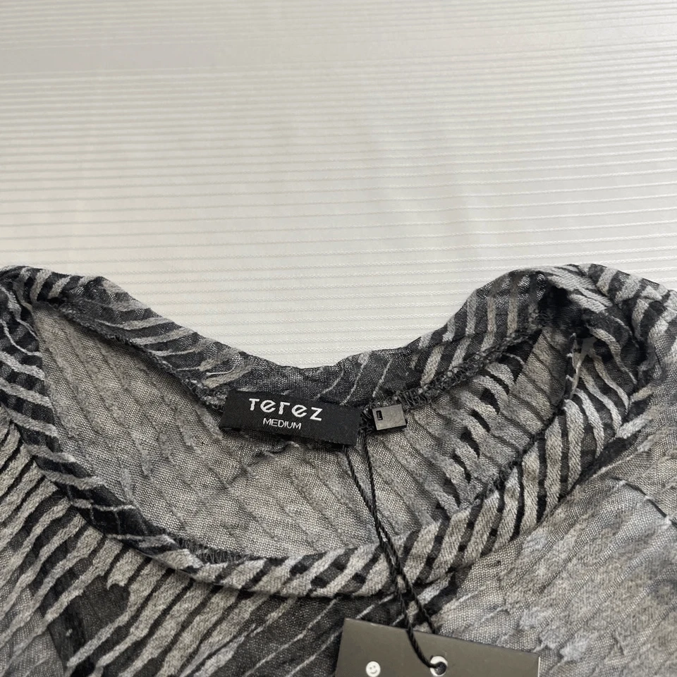 Nuevo con etiquetas Camiseta sin mangas Terez negra gris camuflaje camuflaje talla mediana nueva Foto 3 de 4