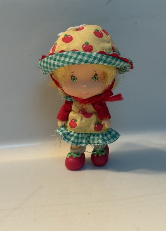 STRAWBERRY SHORTCAKE  Apple Dumpling 2002 mini Doll  Vintage. Berry Sweet Sister