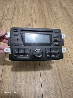 Dacia Sandero & duster logan II CD player radio 281155216r-A  AGC-0060RF - Image 1 of 4