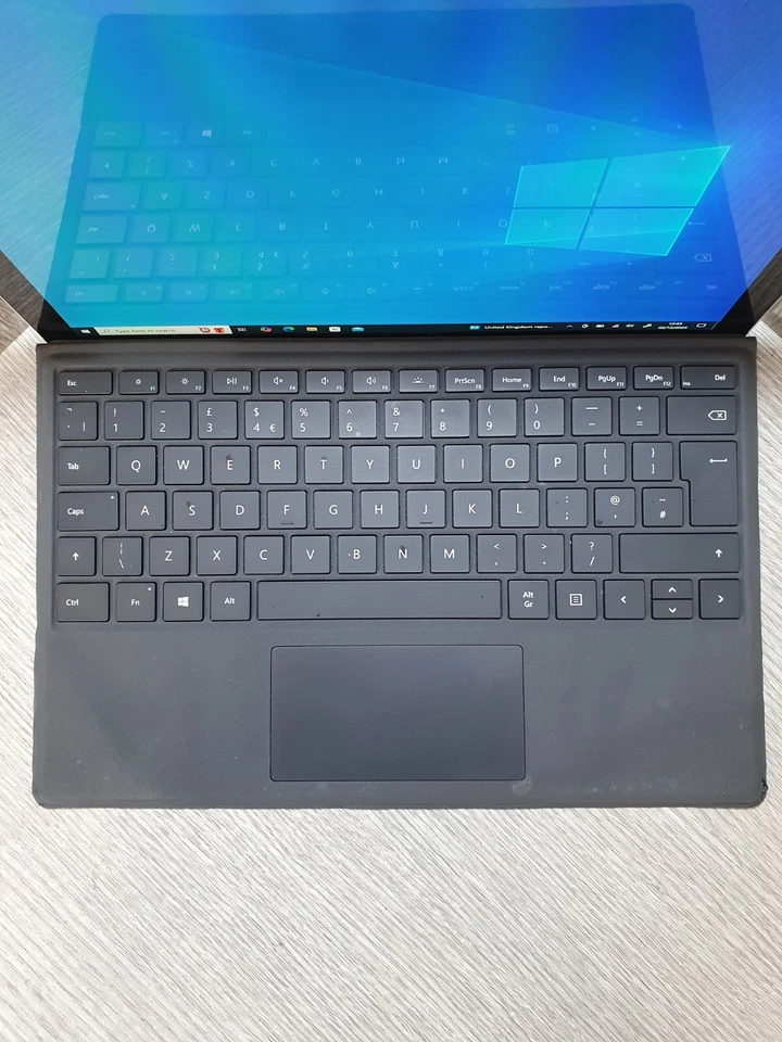 Microsoft Surface Pro (5th Gen) 12.3" M3-7Y30 4GB RAM 128GB NVMe Grade B EI0212 - Image 2 of 4