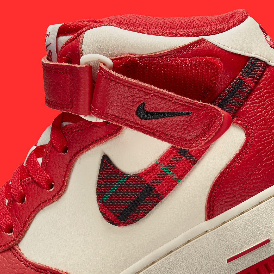 Nike Air Force 1 Mid  display picture 3