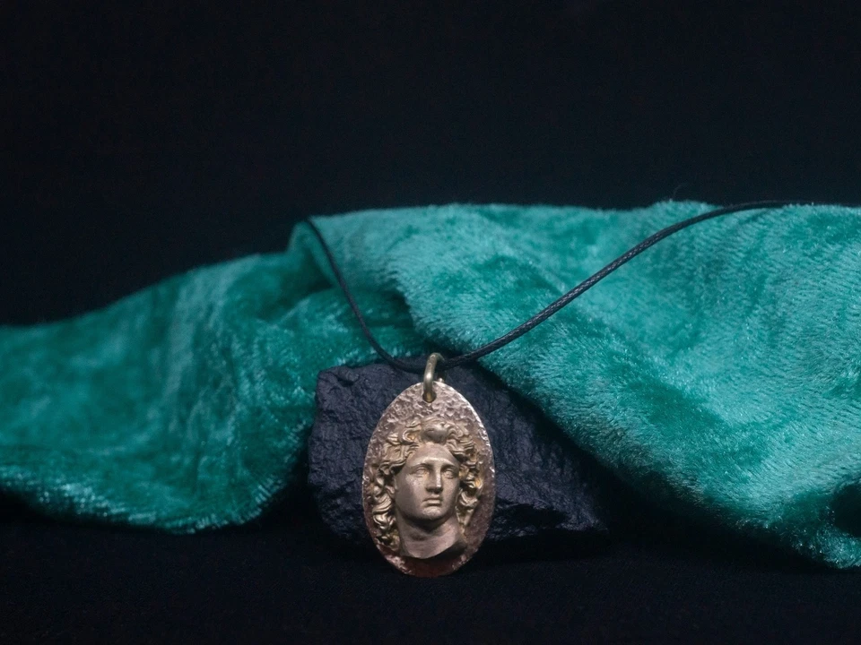 Colar de Bronze Alexandre, o Grande, Pingente Grego Antigo, Arte da Mitologia Grega - Imagem 3 de 4