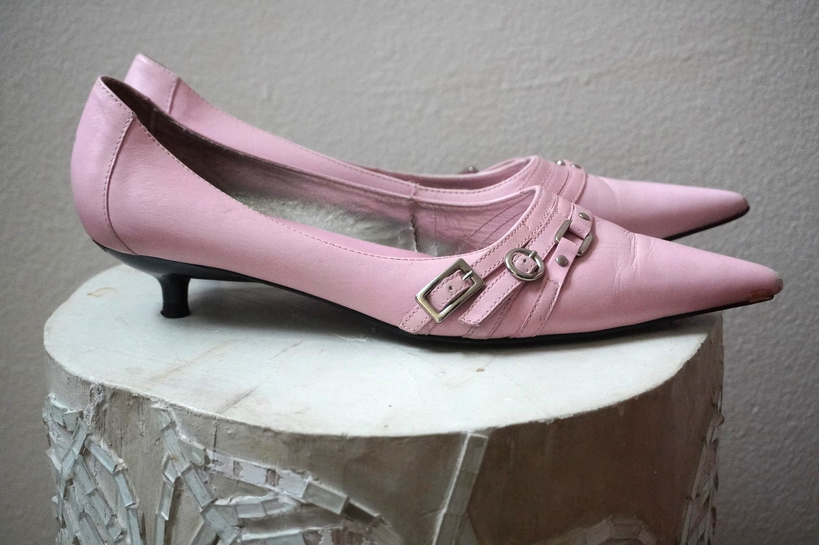 Vintage Y2K Steve Madden Pink Leather Pointed Toe Kitten Heels Buckle Preppy 9.5