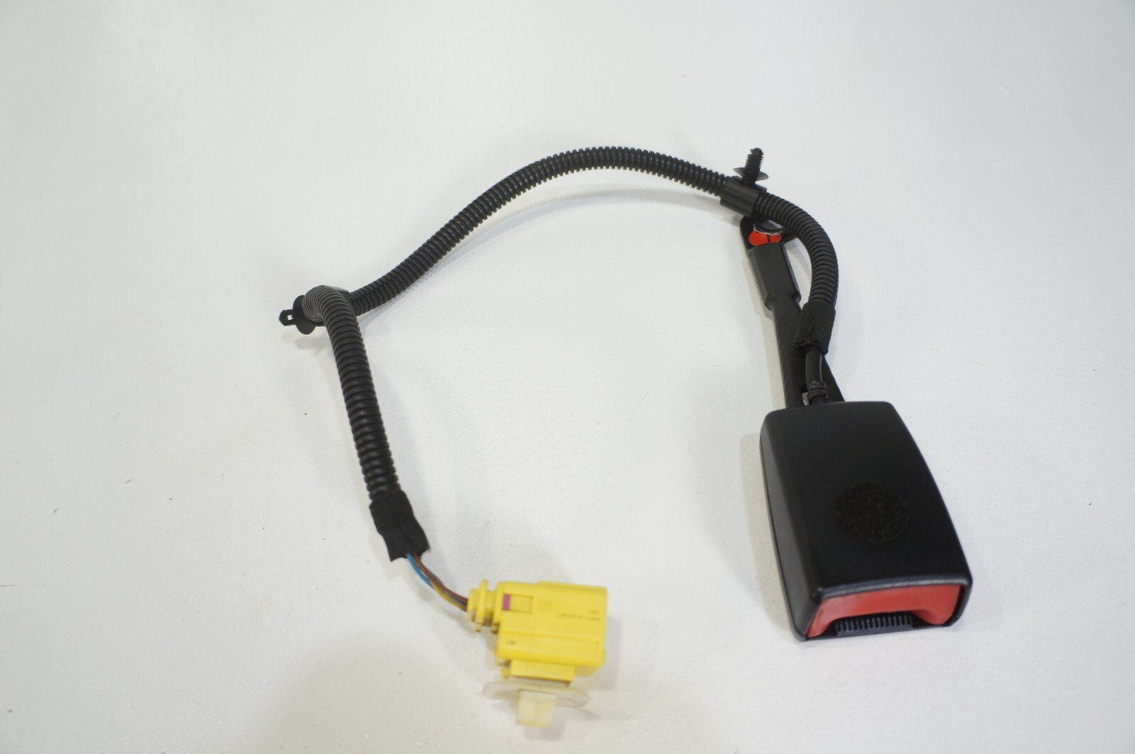 06-2012 Bentley Continental Flying Spur Front Left Driver Side Seat Belt Buckle