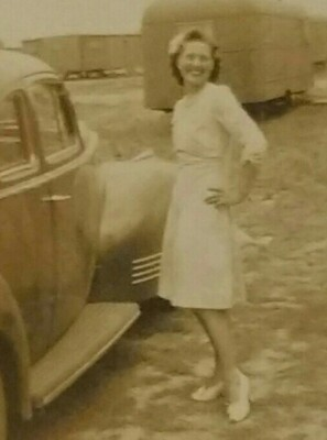 #ad Vintage Photo 1940s WWII Bride Car Military Trailers Home Front USA Bamp;W Snap #2 $17.99
