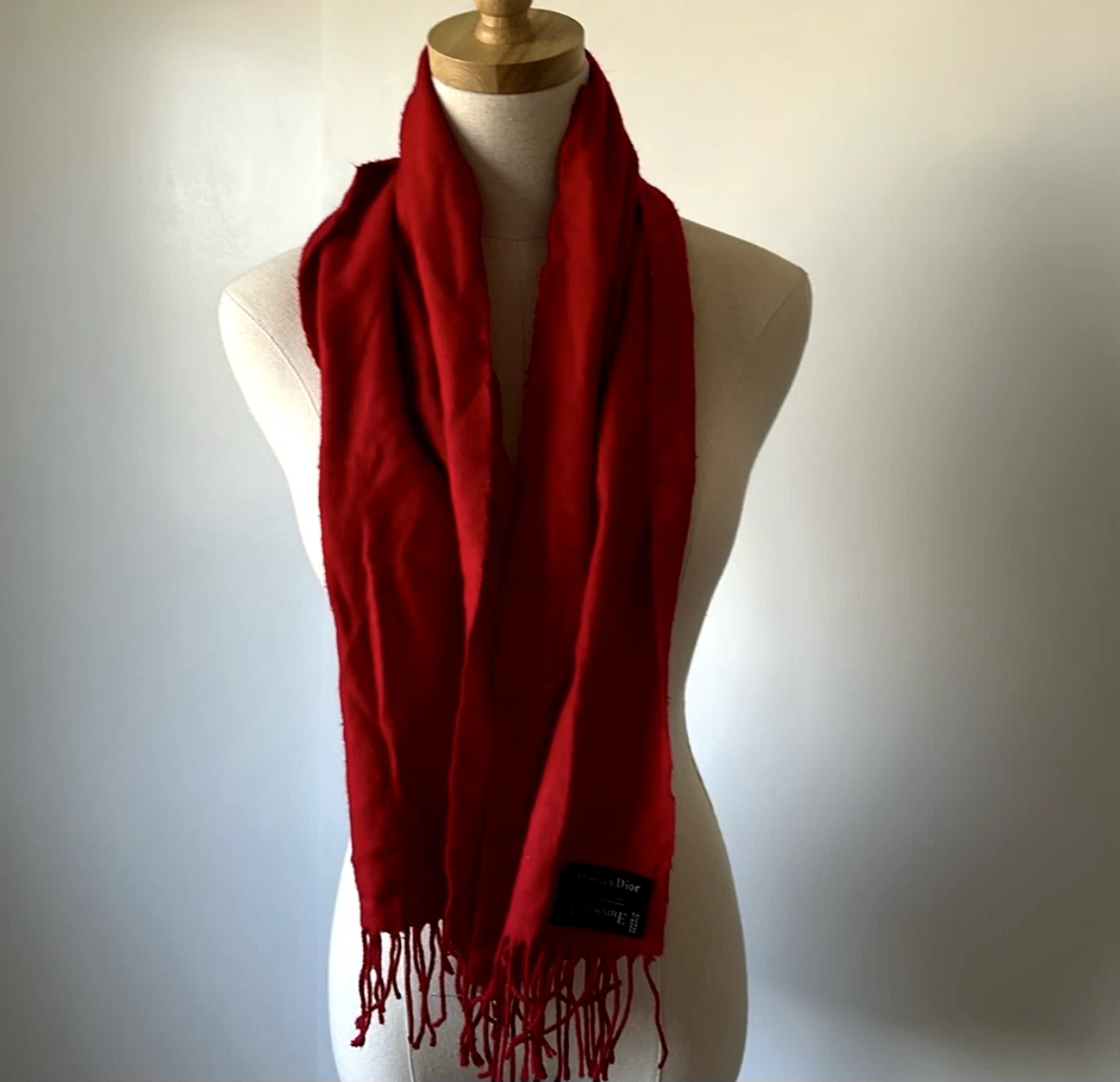 Foulard Christian Dior rouge Monsieur cachemire franges douces