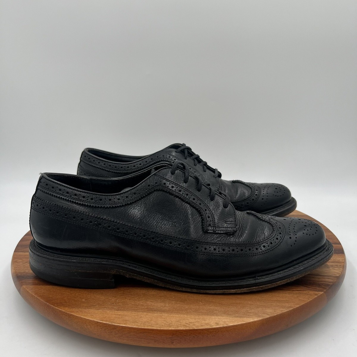 Size 10.5 D Florsheim Men display picture 3