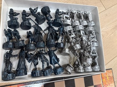 Parker Brothers Star Wars Saga Edition Chess Set