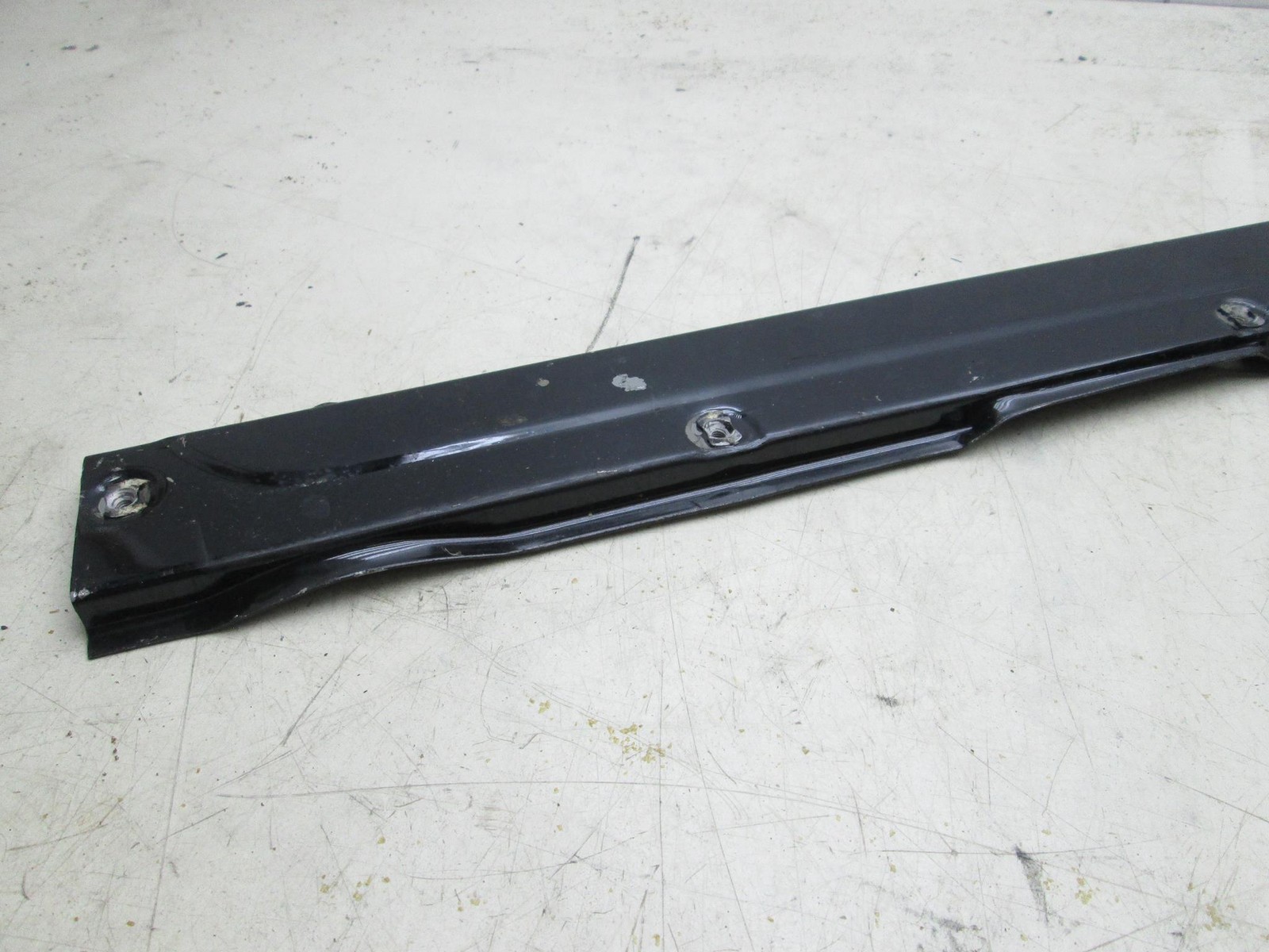 Rolls Royce Silver Shadow T1 65-80 right rear inner door panel mount (USED)