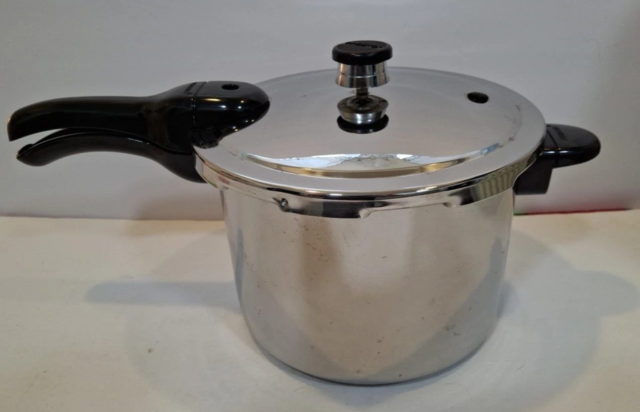 Presto 6 Qt Stainless Steel Pressure Cooker Model 01362 w/ Manual & 2 Cookbooks