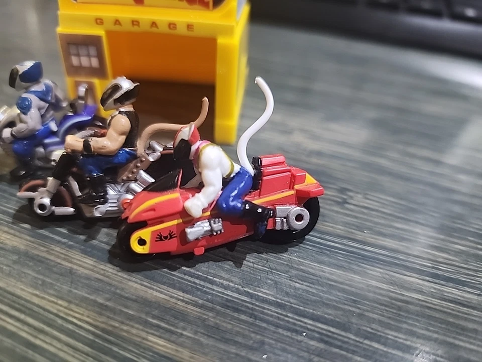 1993 Galoob Micro Machines Biker Mice From Mars Modo, Vinnie, acelerador y garaje Foto 2 de 4