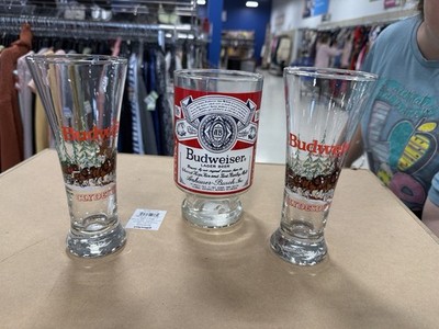Vintage Budweiser Beer Wear Lot Two Clydesdale Pints And One Label Glass