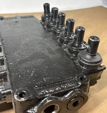 Válvula de control direccional hidráulica monobloque de 6 carretes, hecha en Italia miniatura 9
