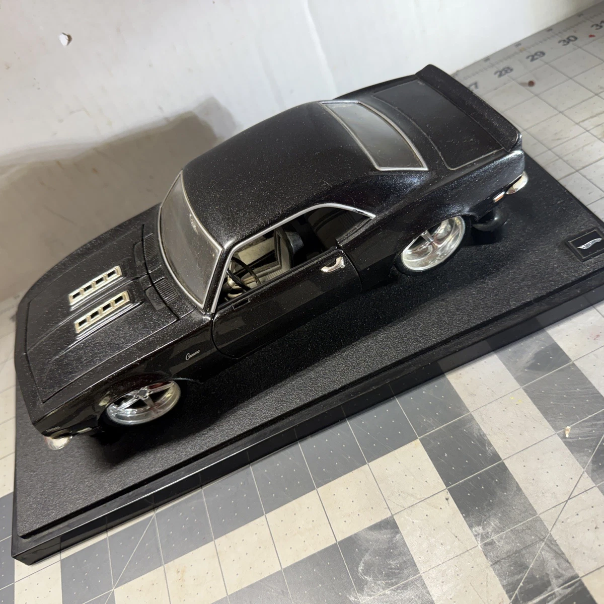 Hot Wheels classics '68 camaro 1:18 Hot Wheels Classics Chevrolet