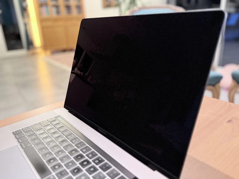 Apple MacBook Pro 15" 2018 · i7 · 16GB · 512GB, photo 3 sur 5