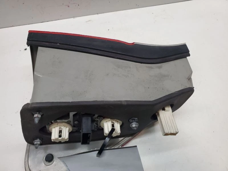 2004-2006, BMW X5, luz trasera del conductor cuarto de panel montado, 3,0 L, n.º de parte: 63217164473 Foto 4 de 4