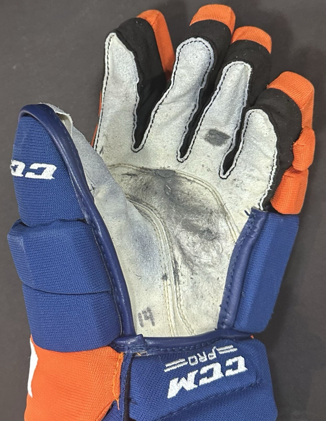 New York Islanders Game Used Player Worn CCM Hockey Gloves Pair Steiner LOA