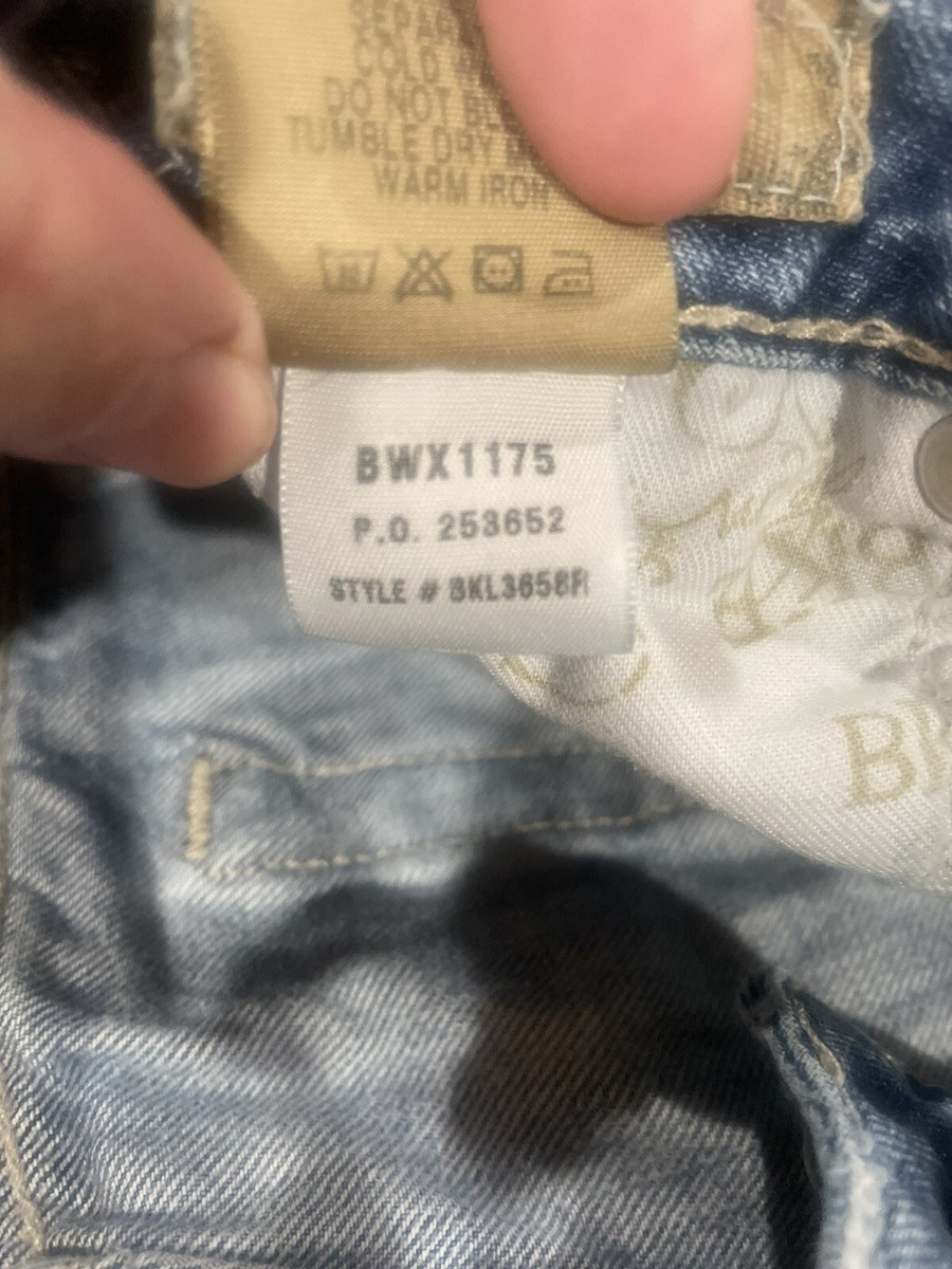 Buckle BKE Star 20 Stretch Low Rise distressed Boot Cut Jeans 32 x