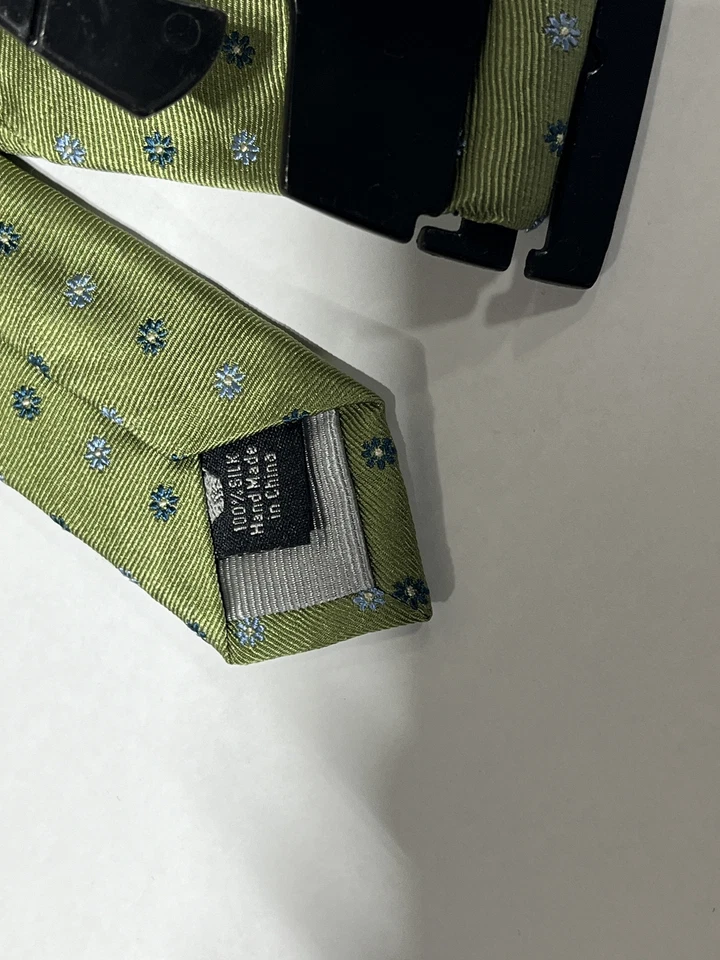男式 Countess Mara 绿色花卉图案纯丝绸手工制作领带新品 — 第 2/3 张图片