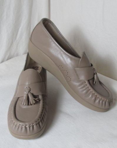 SAS Women's Tan Leather Tassel Wedge Loafers Size 9M GUC #R1 - Picture 1 of 7