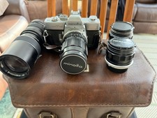 Minolta SRT 101 camera with 4 lenses, 205 mm zoom, 135 mm zoom, f 35 mm, 58 mm.