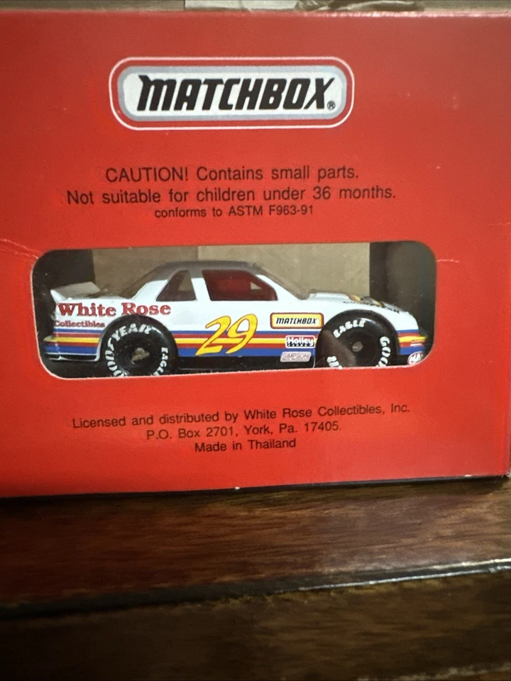 MATCHBOX #29 PHIL PARSONS NASCAR NIB 1993 WHITE ROSE COLLECTIBLE WINSTON CUP - Image 2 of 3