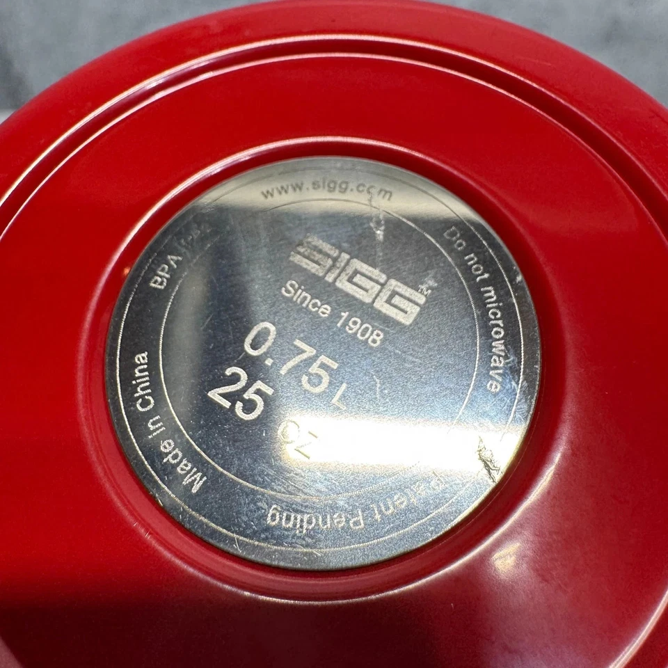 Supreme SIGG Red Vacuum Insulated Bottle 0.75L Stainless Steel Flask OPEN BOX - Image 2 of 4