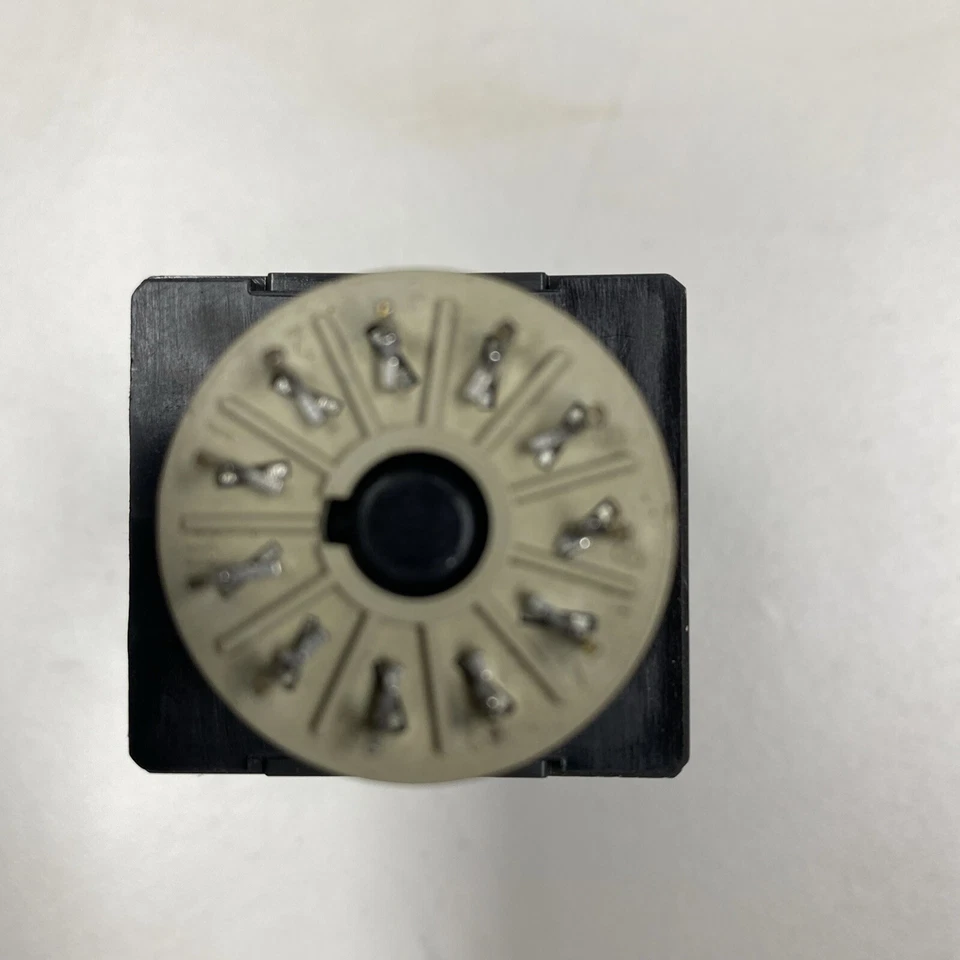 Реле электронного таймера IDEC GT3F-2EAF20 120-240 В AC B57 - Изображение 3 из 4