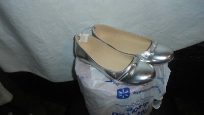GYM-MARK,INC, SILVER TONE FLATS SZ. 4 NEW WITHOUT TAGS. DISPLAY MODEL