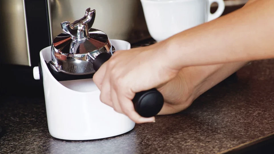 Nuevo cubo de basura Dreamfarm Grindenstein Knock Box Coffee Grinds Manimper - negro Foto 3 de 4