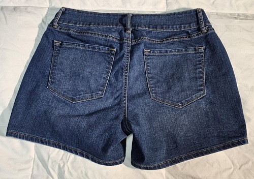 Apt 9 Women's Shorts Size 8 Blue Denim Distressed - Picture 3 of 4
