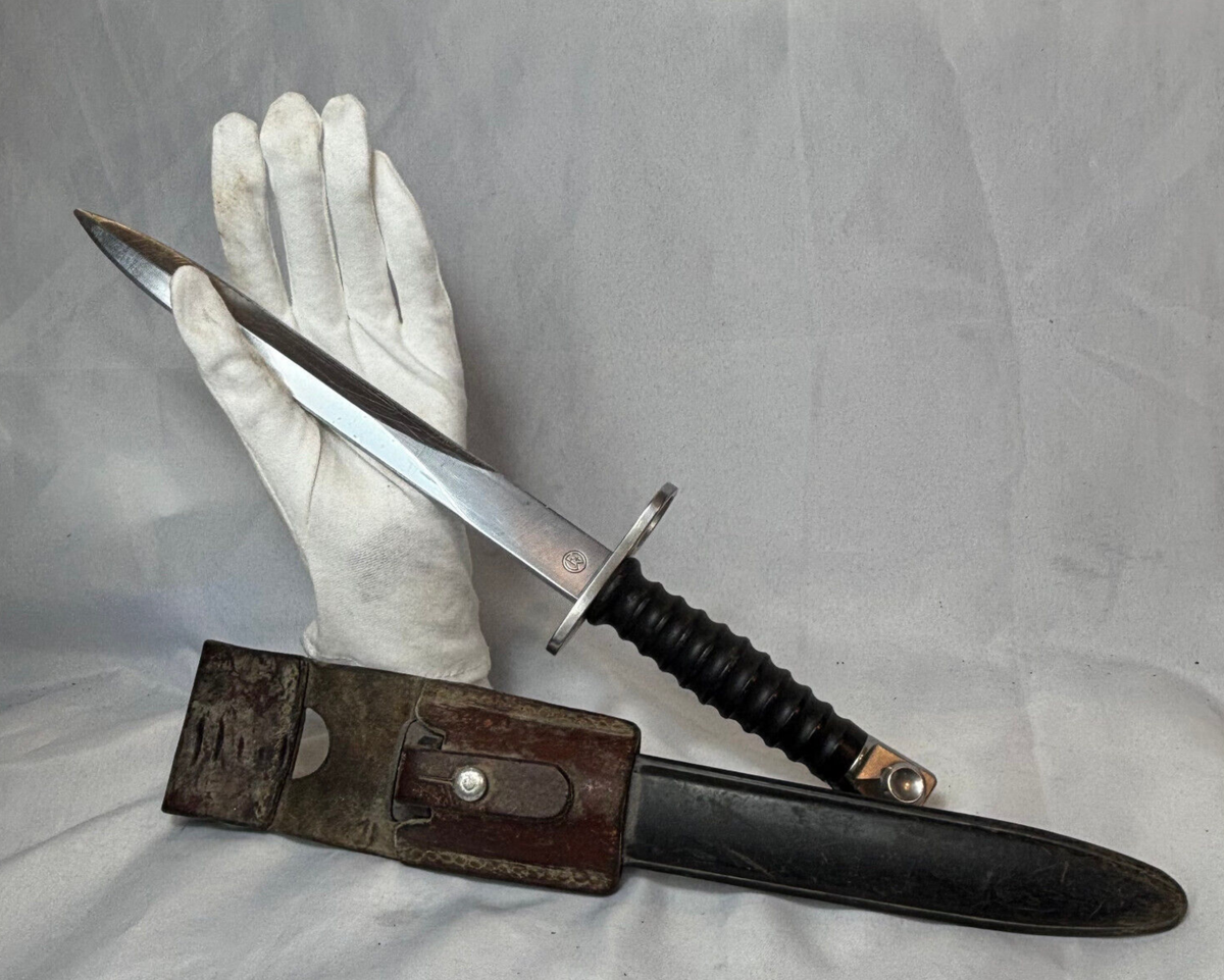 Swiss M1957 Bayonet With Scabbard And Leather Frog Victorinox