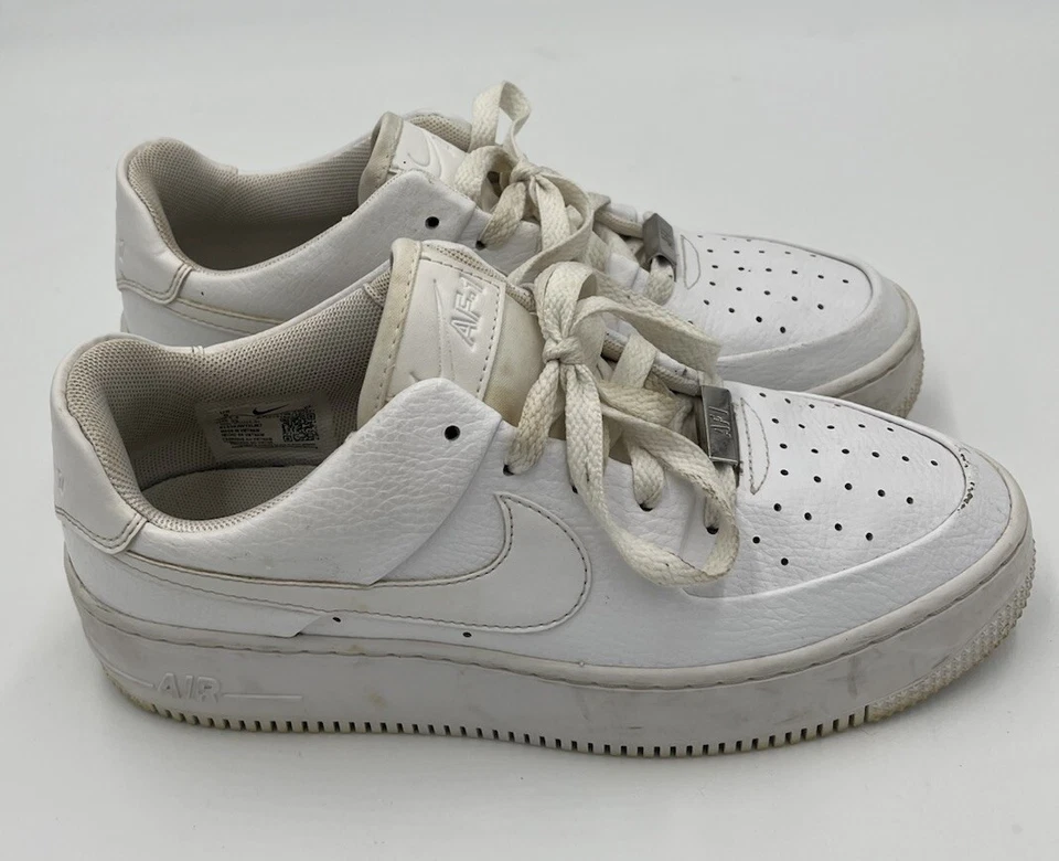 Talla 8 - Nike Air Force 1 Sage Low Triple Blanco W Foto 3 de 4