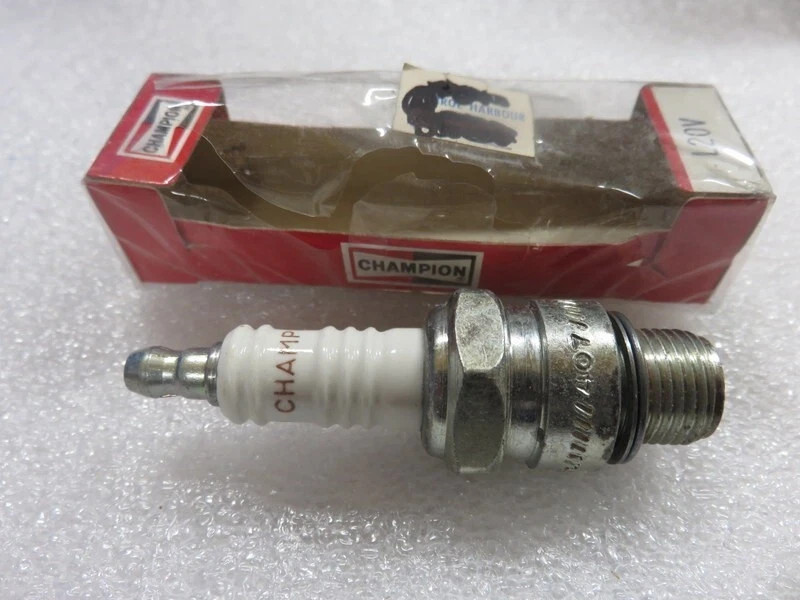 OUTBOARD BOAT MOTOR GENUINE CHAMPION L-20V GP.15 837 NOS OEM NEW SPARK PLUG