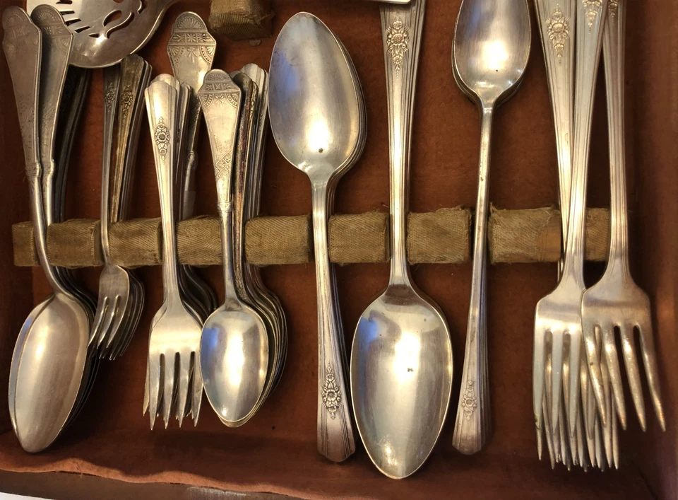 Cubiertos de plata antiguos WM A Rogers en estuche 101 piezas Foto 4 de 4