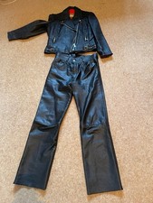 Pelle per moto donna.  Buona qualità.  Taglia 36-24-36. Gamba lunga