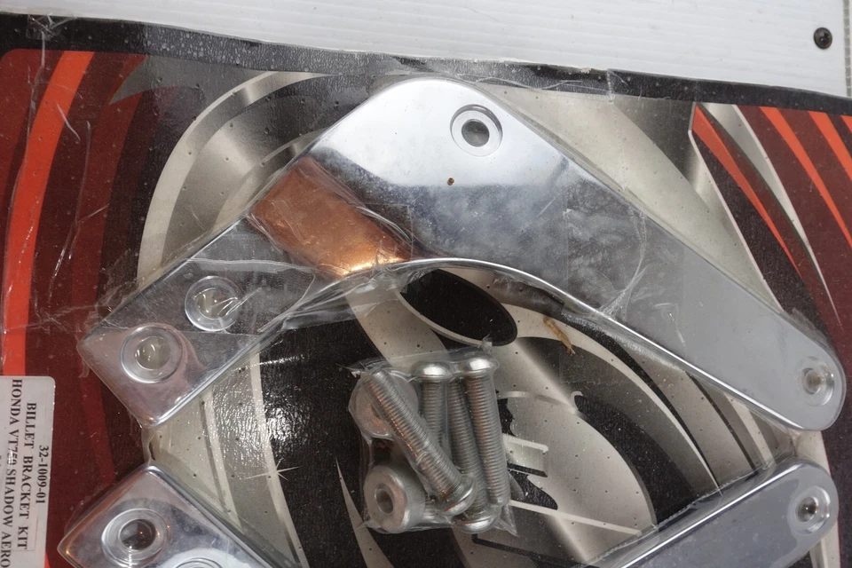 KIT MONTAJE RESPALDO JARDÍN 34-1009-01 VT750 Shadow Aero 04-12 Foto 3 de 4