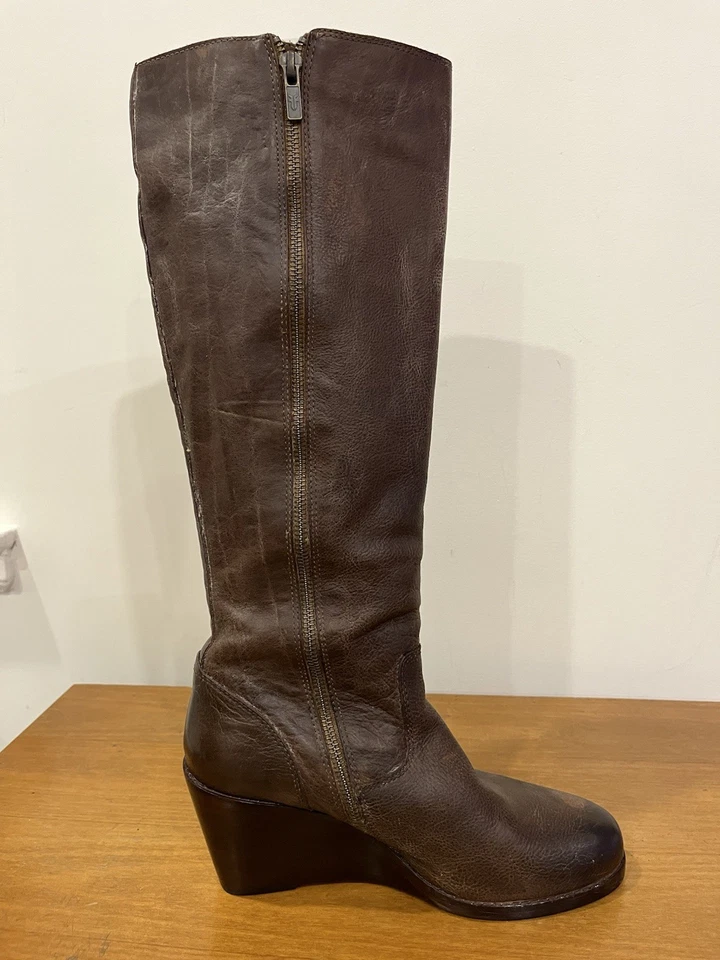 Frye - Botas hasta la rodilla de cuero Emma con cremallera y tacón de cuña talla 8 Foto 4 de 4