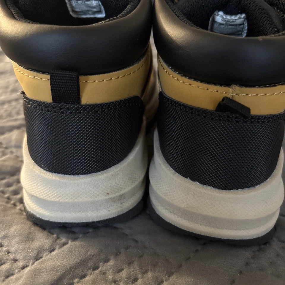 Oshkosh Boys High Top Hiking Winter Boots Size 11 - Image 4 of 4