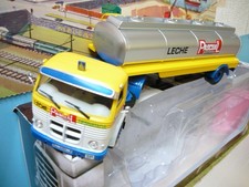 Ixo-Altaya   Camion Pegaso Léche Pascual    1/43  avec  boite