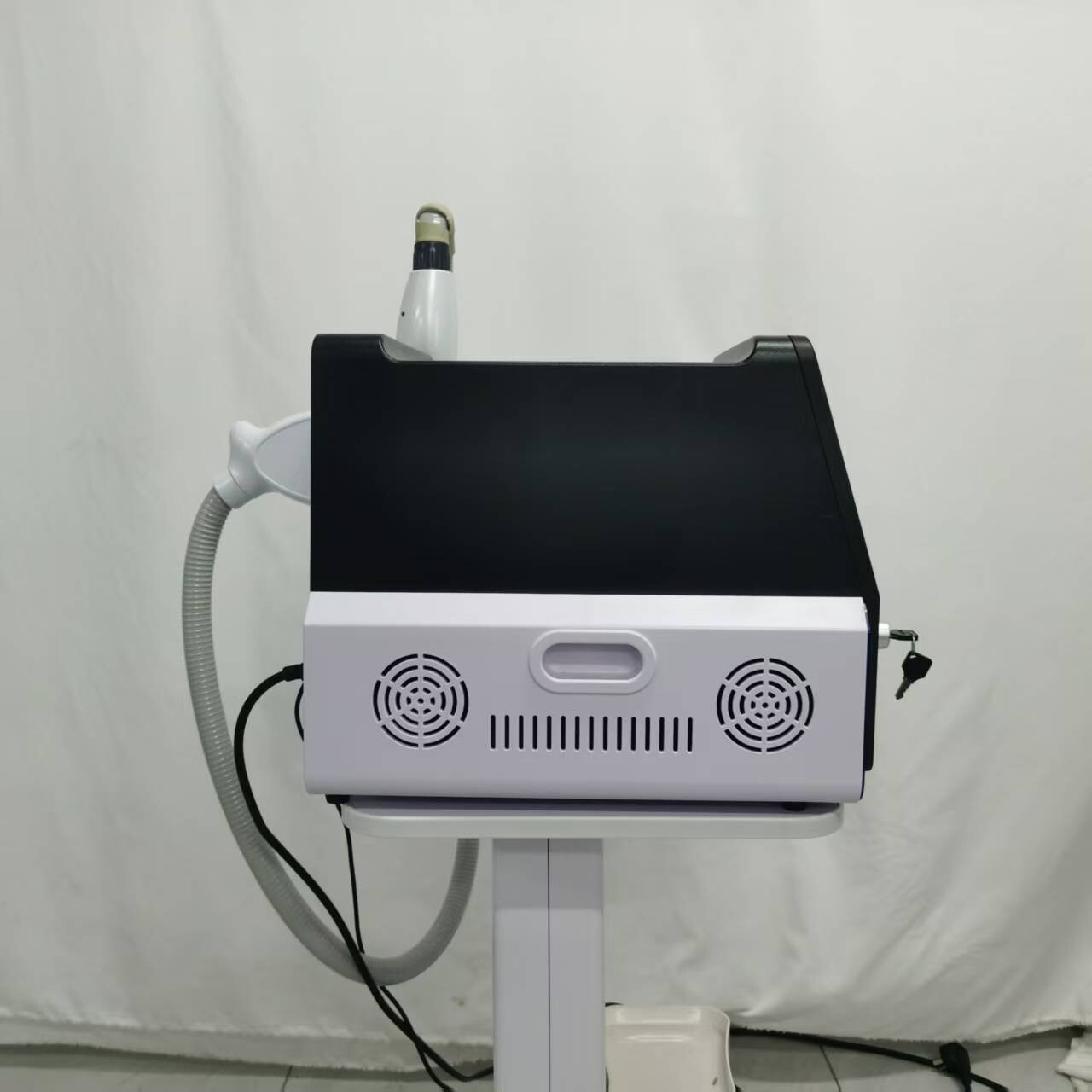 2025 Picosecond Q-Switch ND Yag Laser Machine Pico Laser Tattoo Removal Machine
