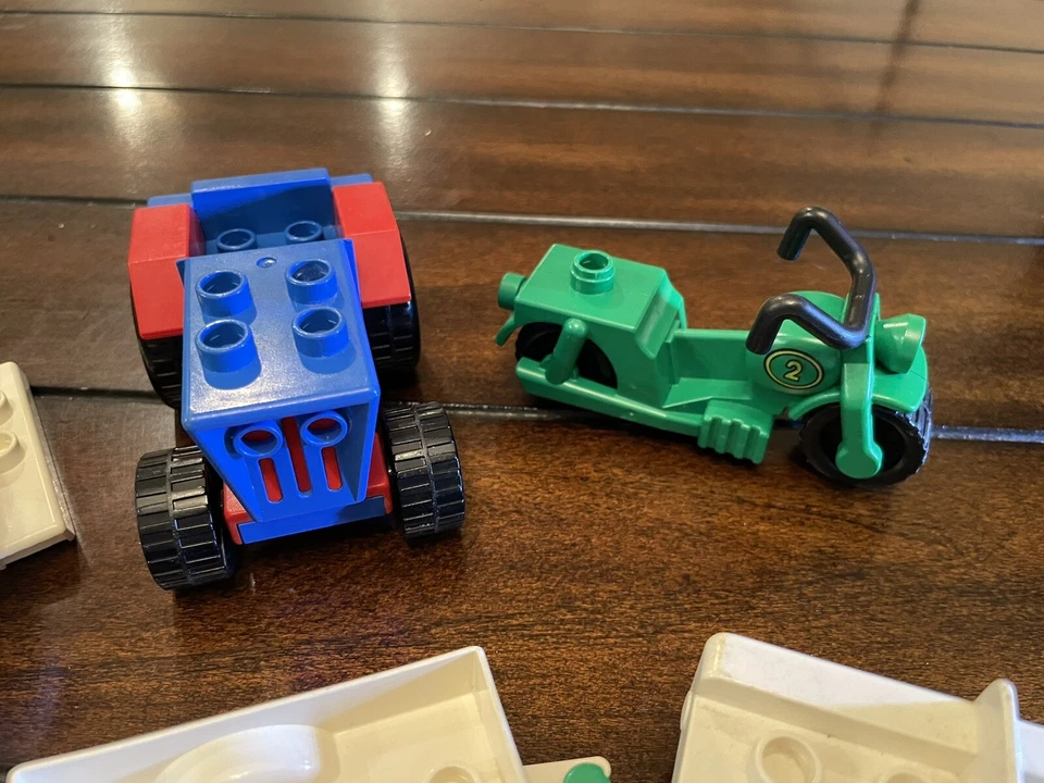 Lote Lego De Colección Duplo Octan Camión Remolques Policía Helicóptero Motocicleta Tractor Foto 3 de 4