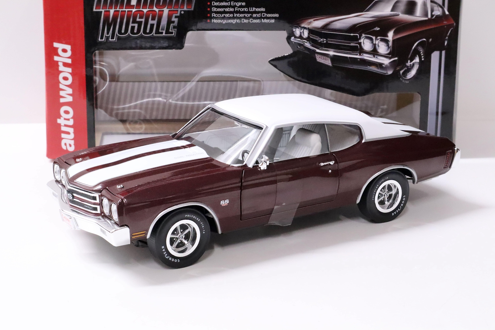 1:18 Car World 1970 Chevrolet Chevelle SS 454 Coupe Dark Red/White
