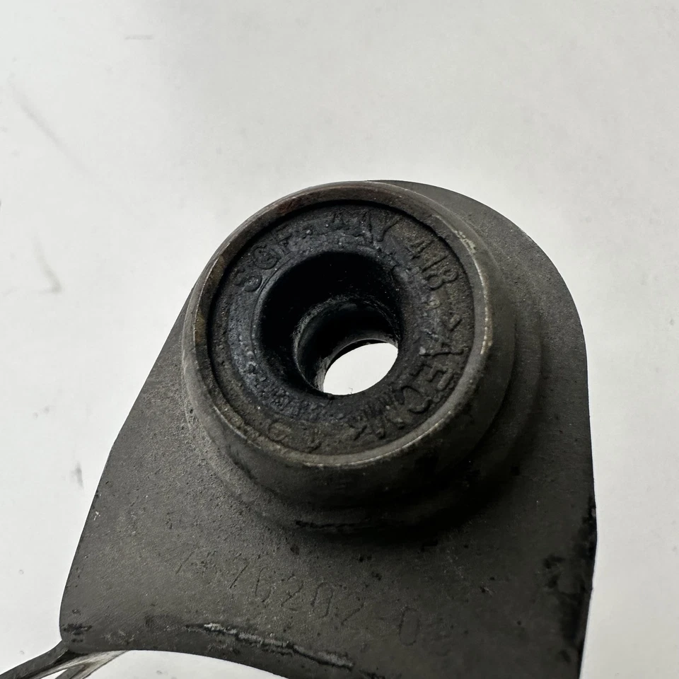 Soporte de montaje de suspensión de escape inferior BMW R1200 RT R1200RT 2010 Foto 3 de 4