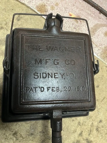 The Wagner MFG Square Cast Iron Waffle Maker Pat 1910 High Base