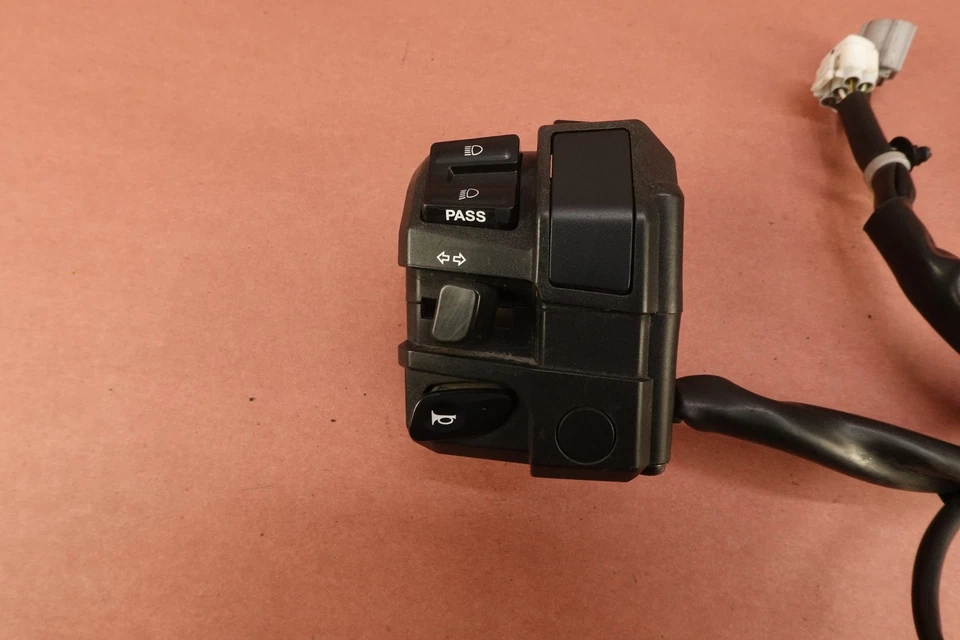 2015 15-16 Yamaha FJ09 FJ 09 Left Hand Control Switch Turn Signal - Image 2 of 4