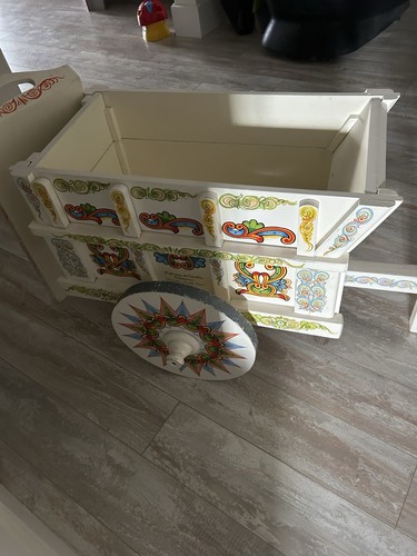 Vintage Handcrafted Costa Rican Oxcart With Intricate Hand Painted Folk Design - Picture 6 of 7