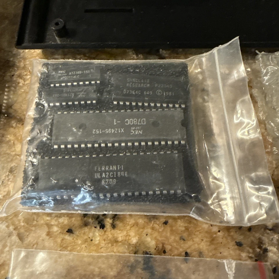 Computadora Sinclair ZX81 vintage nueva en estado original SIN MONTAR. Con todas las piezas Foto 4 de 4