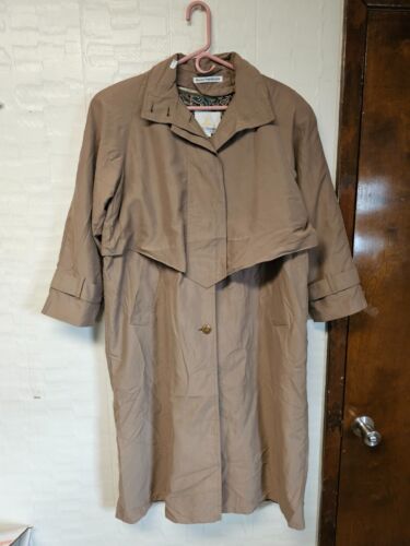 super chic misty harbor trench coat size 8P 70's 8