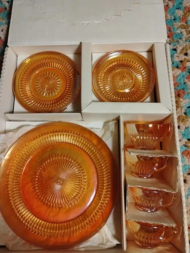 Jeanette Glass Diamond Cut Iridescent Marigold Amberescence 16 Piece Dinner Set
